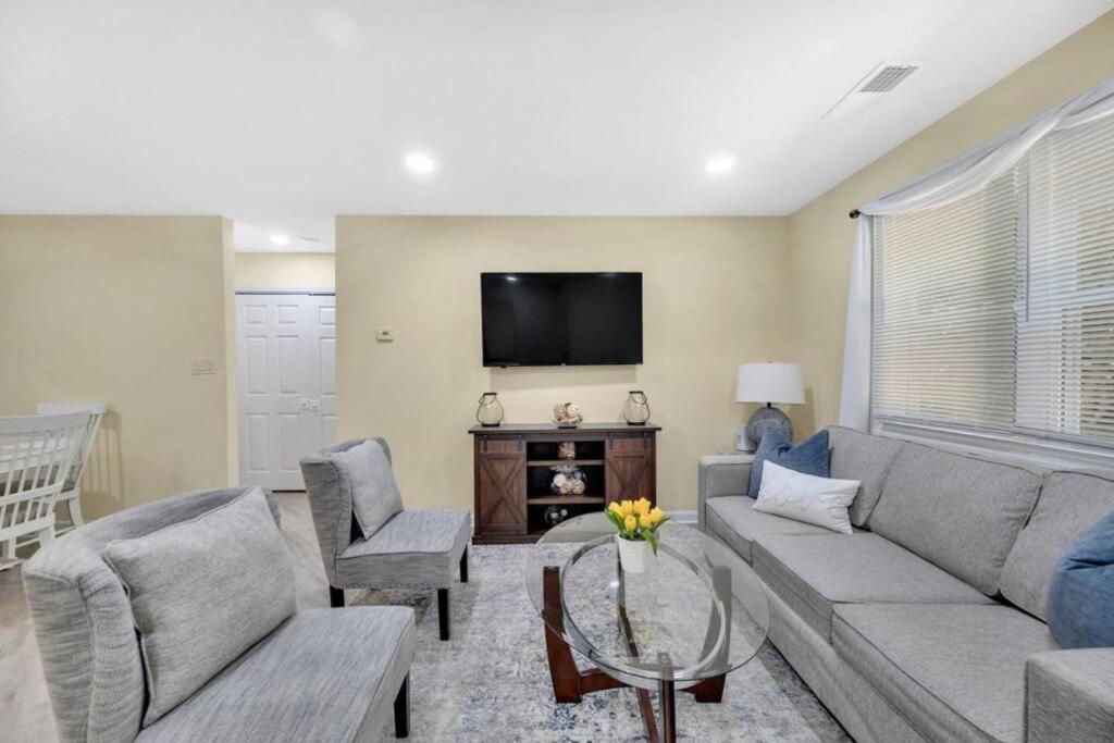 Cozy 2 Bedroom Duplex In Charlotte, Jacuzzi, Sleeps 6 Plus 2 Exterior foto