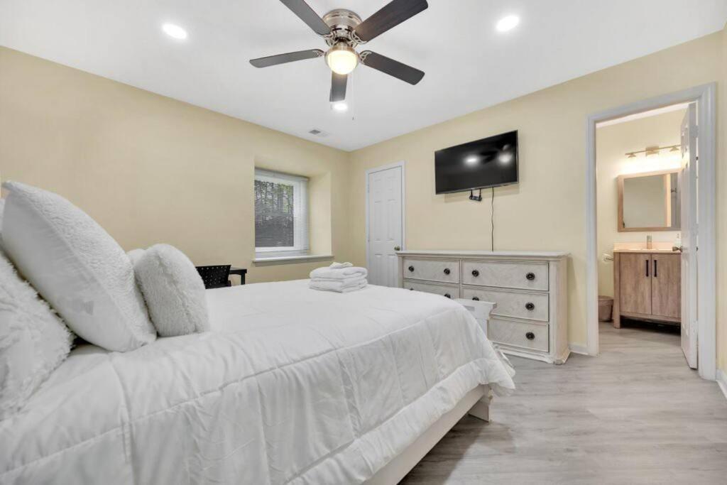 Cozy 2 Bedroom Duplex In Charlotte, Jacuzzi, Sleeps 6 Plus 2 Exterior foto